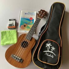 Ukelele soprano con accesorios de estuche segunda mano  Embacar hacia Argentina