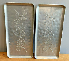 Bandeja rectangular de aluminio en relieve vintage rama de flores de cornejo 11x5,5 sin firmar, usado segunda mano  Embacar hacia Argentina