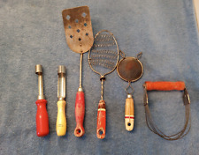6 utensilios de cocina antiguos pintados mango de madera colador aleta cortador de pastelería segunda mano  Embacar hacia Mexico
