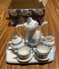 Mini conjunto de chá de porcelana jarro creme açúcar 2 xícaras pires branco azul floral, usado comprar usado  Enviando para Brazil