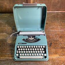 Máquina de escribir Olivetti 1980 Lettera 82 verde medio Hermes bebé funcionando segunda mano  Argentina 
