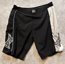 Bermuda masculina Tapout 34 preta branca MMA preta branca shorts artes marciais comprar usado  Enviando para Brazil