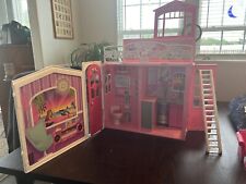 Usado, Barbie Glam 2009 Mattel casa de playa de vacaciones plegable casa de ensueño con muebles segunda mano  Embacar hacia Argentina