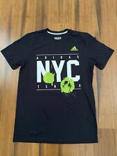 Nueva camiseta de tenis Adidas NYC para hombre negra M mediana segunda mano  Embacar hacia Argentina