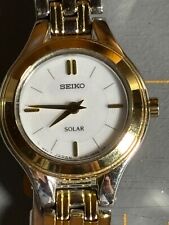Reloj Seiko Solar 22 mm para dama V115-0AX0, esfera blanca bicolor dorado y plateado para mujer segunda mano  Embacar hacia Argentina