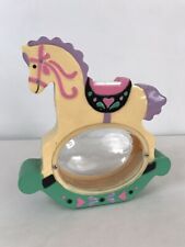Banco de monedas vintage JSNY de plástico carrusel caballo mecedor juguete para bebé sonajero segunda mano  Embacar hacia Mexico