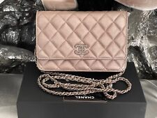 BNWT RARE 21K Authentic Chanel Iridescent Pink CC WOC Wallet On Chain Handbag til salgs  Frakt til Norway
