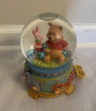 Disney Store 7” Winnie The Pooh And Piglet Musical Globo de Nieve Reproduce Canción Temática segunda mano  Embacar hacia Argentina