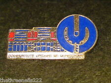 Shaped pin badge d'occasion  Expédié en Belgium