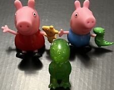 Lote de figuras de Peppa Pig sosteniendo peluche y hermano George con Mr. dinosaurio T-Rex mini segunda mano  Embacar hacia Mexico