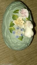 Caixa de bugigangas em forma de ovo em porcelana verde branco coelho da Páscoa e flores comprar usado  Enviando para Brazil