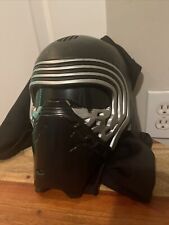 Máscara trocadora eletrônica de voz Star Wars Kylo Ren Disney Store capacete capuz comprar usado  Enviando para Brazil