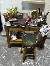 Precioso escritorio banco de trabajo casa de muñecas Beatrix Potter con taburete y personajes segunda mano  Embacar hacia Mexico