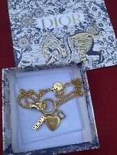 Dior gold charm d'occasion  Expédié en Belgium