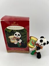 Ornamento lembrança Hallmark quarto Natal do bebê 1999 panda, usado comprar usado  Enviando para Brazil