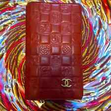 Símbolos preciosos de Chanel en billetera piel de cordero acolchada segunda mano  Embacar hacia Argentina