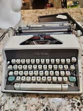 Máquina de escribir Olympia Werke AG en estuche rígido. Vintage años 60. Alemania segunda mano  Embacar hacia Argentina