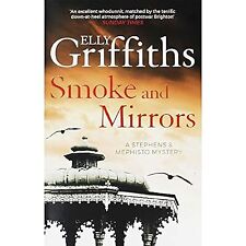 Selly Griffiths Smoke And Mirrors, Elly Griffiths, Used; Good Book segunda mano  Embacar hacia Argentina