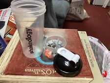 Shakeology Protein Powder 25 oz BPA Free Clear Shaker Cup Bottle com inserção de mistura comprar usado  Enviando para Brazil