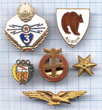 Lot badges brooches d'occasion  Expédié en Belgium