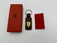 Usado, LOGOTIPO ESCUDO CHAVEIRO COURO MARROM FERRARI | Schlusselanhänger | Portachiavi comprar usado  Enviando para Brazil