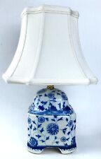 Abajur de mesa vaso de porcelana floral quadrado azul e branco, 14,5" de altura sombra off-white comprar usado  Enviando para Brazil