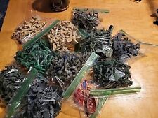 Lote de brinquedos masculinos vintage de plástico exército mini sólidos bronzeado, cinza e verde 300+ peças , usado comprar usado  Enviando para Brazil