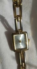 Reloj pulsera vintage Avon señora metal dorado 3 piedras pequeñas a cada lado de la esfera, usado segunda mano  Embacar hacia Argentina