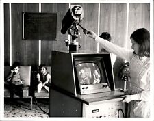 LG28 1968 Foto Original NORWOOD HOSPITAL CIRCUITO FECHADO SISTEMA DE TV PARA PACIENTES comprar usado  Enviando para Brazil