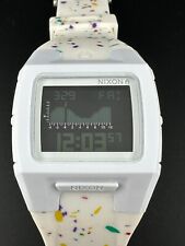 Reloj digital de cuarzo para hombre Nixon The Lodown II estuche blanco único banda multicolor segunda mano  Embacar hacia Argentina