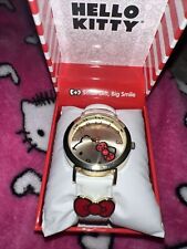 Relógio Hello Kitty face dourada, pulseira de couro branco, laço vermelho novo na caixa, usado comprar usado  Enviando para Brazil