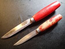 Lot of 2 SHARP CLASSIC KNIFE PUUKKO MORA with RED WOOD HANDLE SWEDEN SWEDISH for sale  Shipping to South Africa