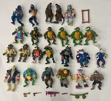 Lote (24) de bonecos colecionáveis vintage TMNT Teenage Mutant Ninja Turtles e estojo comprar usado  Enviando para Brazil
