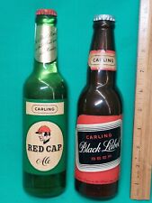 Par de botellas de letrero de barra publicitaria de plástico Carling Black Label y gorra roja Ale segunda mano  Embacar hacia Argentina