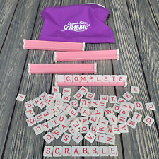 Scrabble Pink Designer Edition Completo 100 azulejos, bastidores y bolsas de repuesto en excelente condición segunda mano  Embacar hacia Argentina