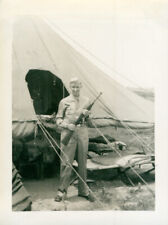 1943 Segunda Guerra Mundial Exército dos EUA 117º Acampamento Forrest, TN manobras Foto minha barraca, eu e carabina, usado comprar usado  Enviando para Brazil