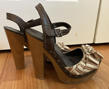 Sapatos plataforma Jessica Simpson tamanho 7 salto de madeira tiras de couro tecido listrado comprar usado  Enviando para Brazil