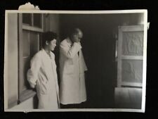 Usado, #6355 Foto vintage japonesa década de 1940/homem mulher casaco de laboratório comprar usado  Enviando para Brazil