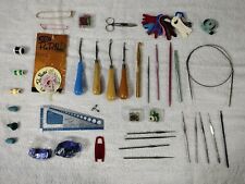 Lote antigo de gaveta de lixo de costura tricô ferramentas de crochê ganchos pom-pons medidor de agulha, usado comprar usado  Enviando para Brazil