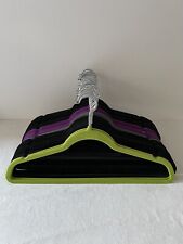 velvet hangers purple/green/black non slip 38 Pieces adult clothing used till salu  Toimitus osoitteeseen Sweden