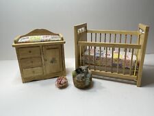Muebles de madera para casa de muñecas cuna, cambiador, lote de cuatro cajones trabajo segunda mano  Embacar hacia Argentina