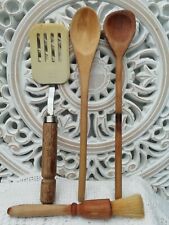 4 utensilios de cocina vintage manijas de madera cepillo de pastelería EE. UU. rebanadas cucharas de madera segunda mano  Embacar hacia Mexico