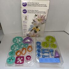 Pasta de goma Wilton cortador de flores conjunto com 24 peças na caixa, usado comprar usado  Enviando para Brazil