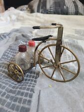 Triciclo vintage/bicicleta de 3 ruedas.  Agitadores de sal y pimienta. Metal y vidrio  segunda mano  Embacar hacia Argentina
