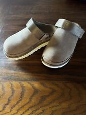 Women shoes ugg for sale  Chama