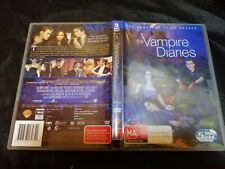 DVD R4 edição THE VAMPIRE DIARIES: LOVE SUCKS - 3ª temporada (2011-2 todos os 22 episódios) comprar usado  Enviando para Brazil