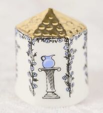 Urna decorativa de dedal de porcelana em sua cúpula de plástico comprar usado  Enviando para Brazil