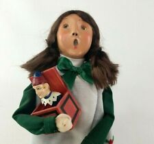 Byers Choice Carolers menina com macaco na caixa 2001 criança com brinquedo, usado comprar usado  Enviando para Brazil