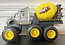 Camión mezclador de cemento diecast motorizado 1:18 Maisto Builder Zone Quarry Monsters segunda mano  Embacar hacia Argentina