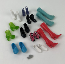 Lote de 10 pares de zapatos y botas Barbie de pie plano y regulares, usado segunda mano  Embacar hacia Argentina